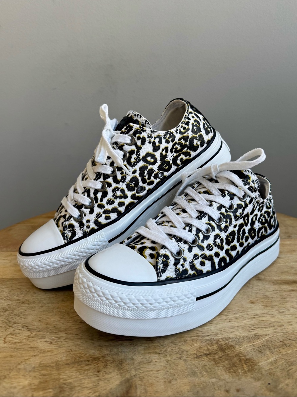 Converse Chuck Taylor Lift Platform Leopard Sneakers Size 7